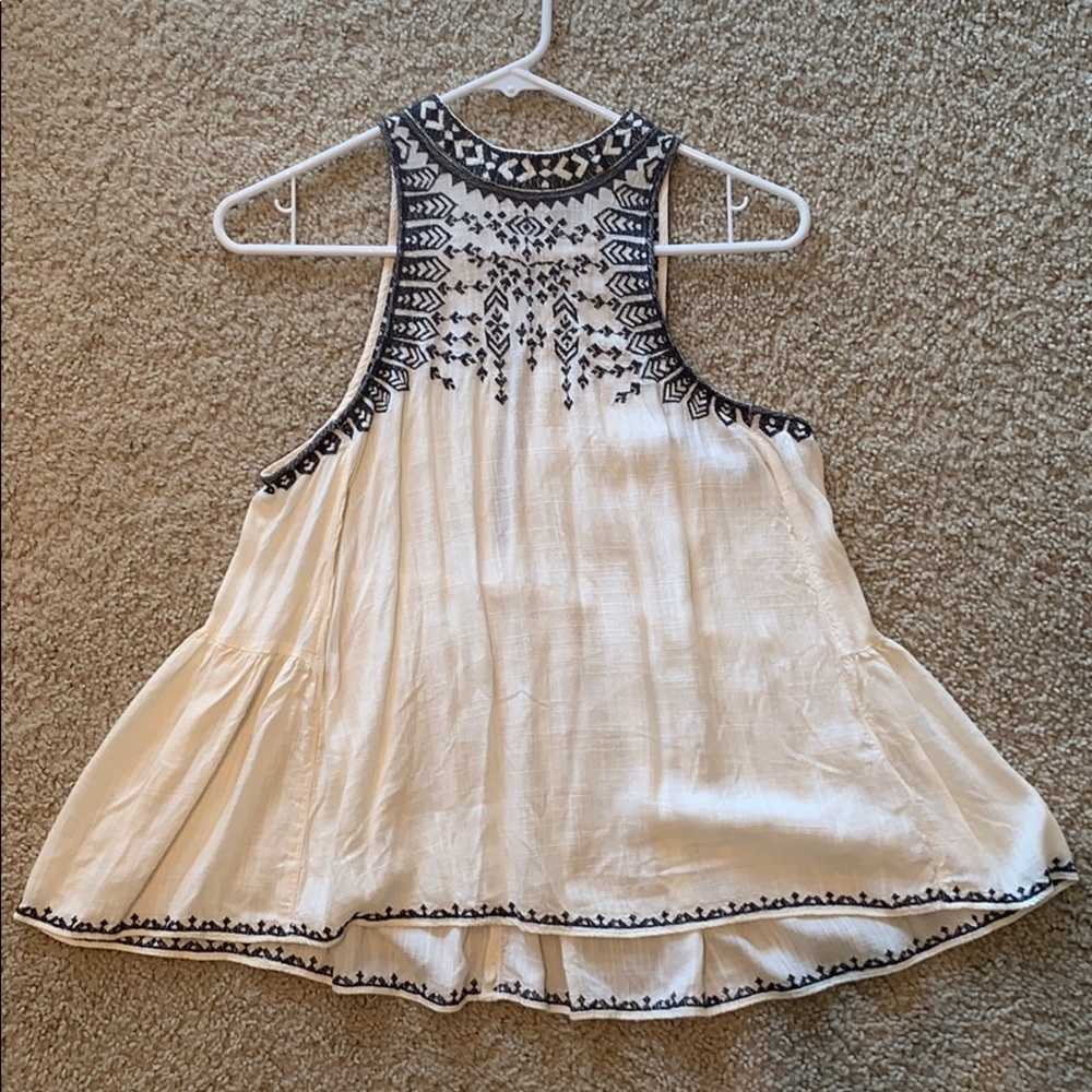 Tank w/ back clasp and peek hole